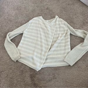 Cream Cherokee sweater•wore a few times•Still great condition